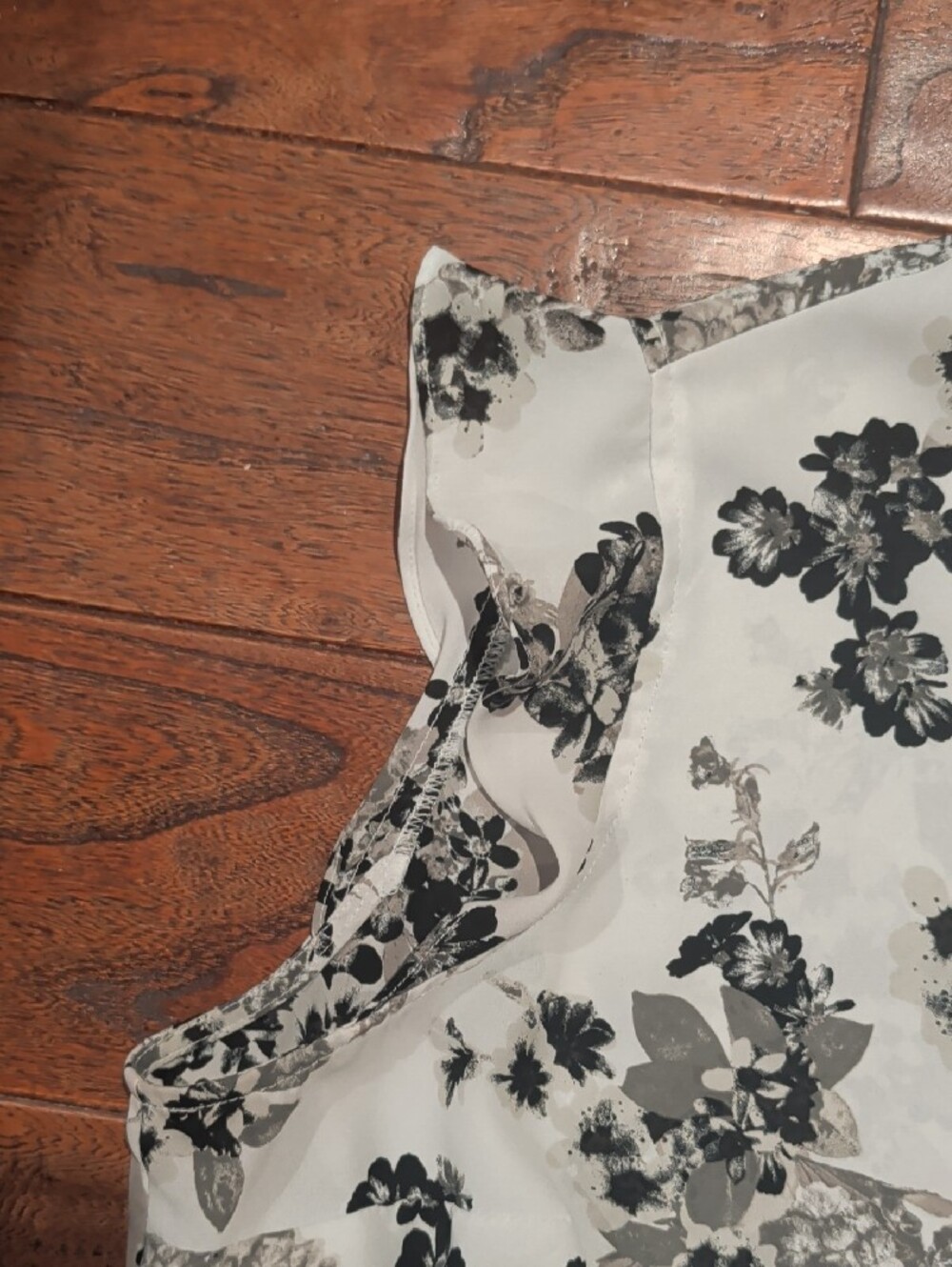 Elle Black & White Floral Ruffle Cap-Sleeve Camisole - Picture 3 of 6
